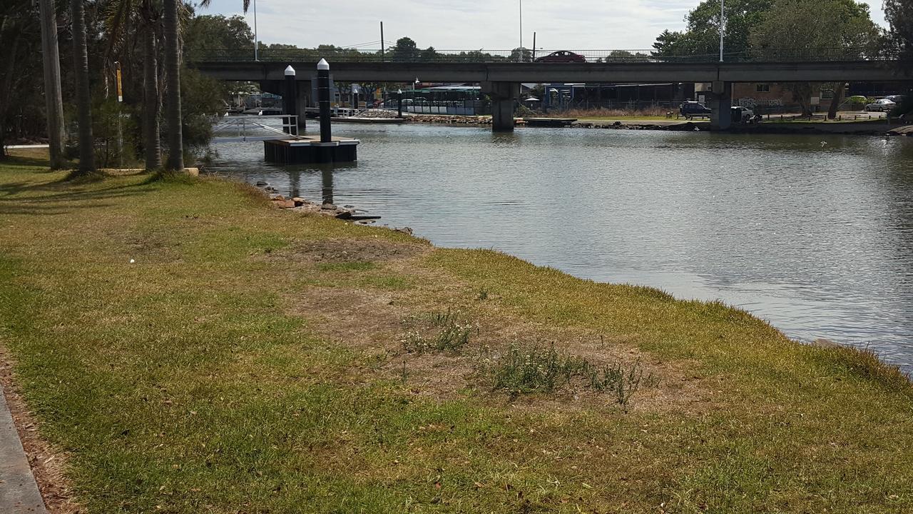 Hibiscus Lakeside Motel Budgewoi Exterior photo
