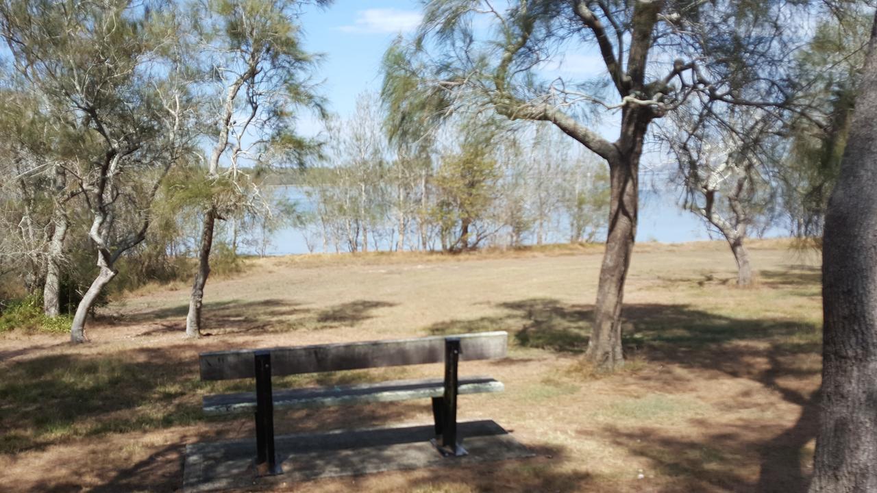 Hibiscus Lakeside Motel Budgewoi Exterior photo