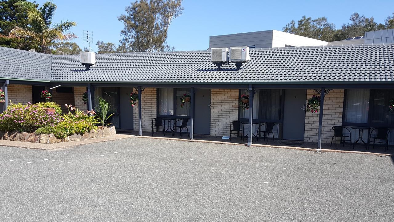 Hibiscus Lakeside Motel Budgewoi Exterior photo