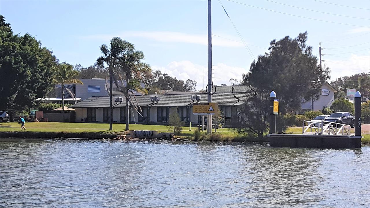 Hibiscus Lakeside Motel Budgewoi Exterior photo