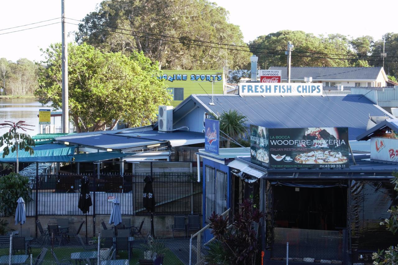 Hibiscus Lakeside Motel Budgewoi Exterior photo