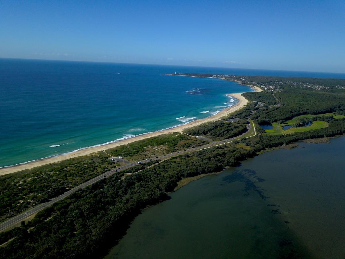 Hibiscus Lakeside Motel Budgewoi Exterior photo