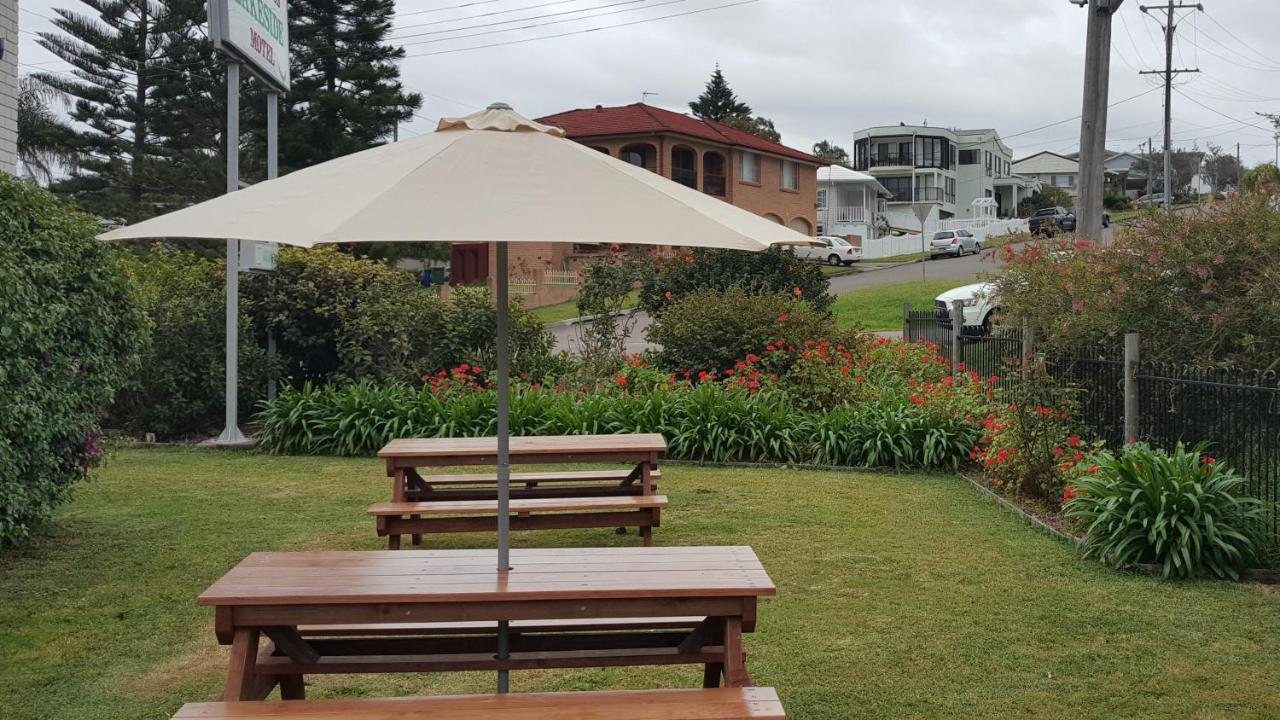 Hibiscus Lakeside Motel Budgewoi Exterior photo